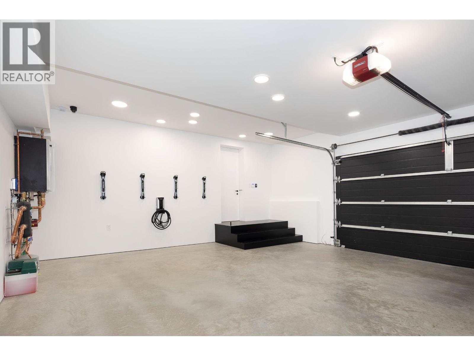 3565 FALCON CRESCENT, Whistler