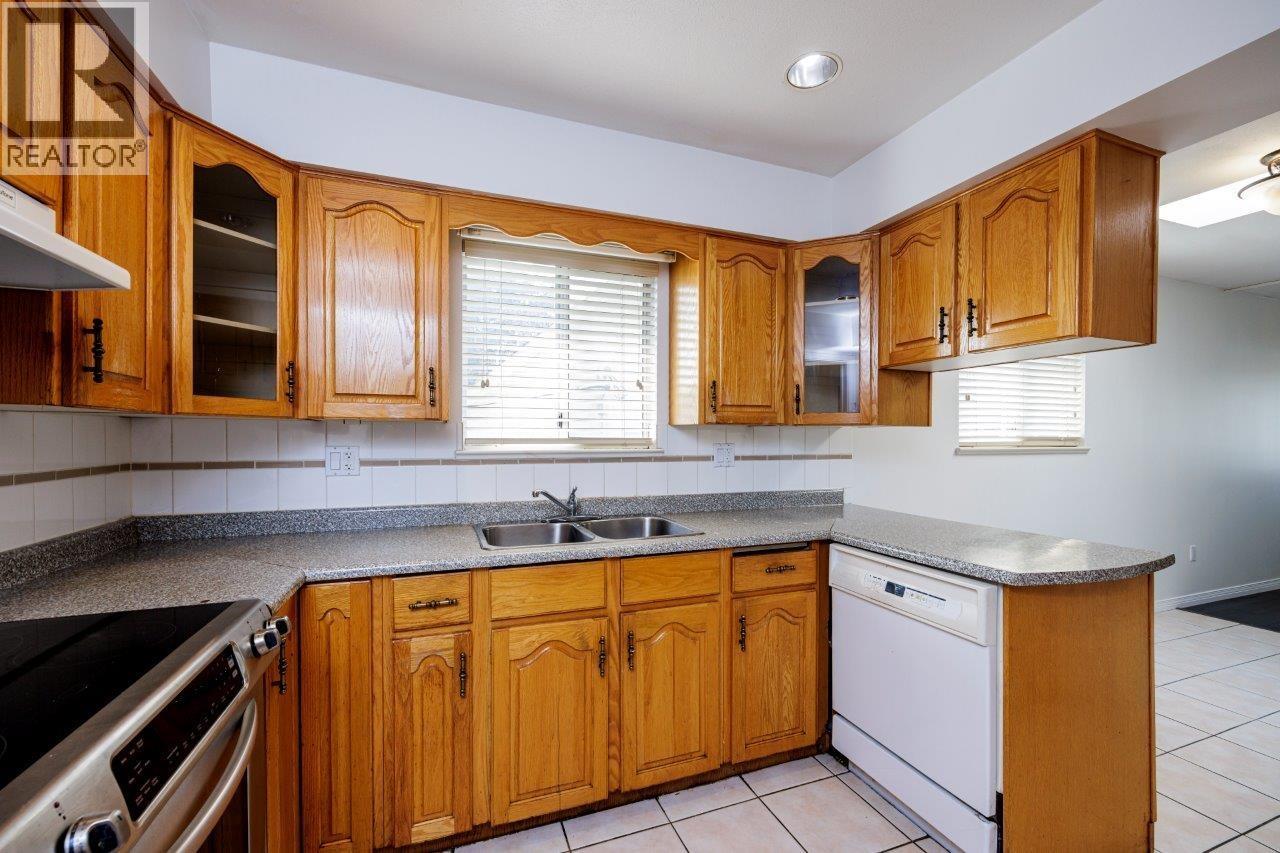 6865 SPERLING AVENUE, Burnaby