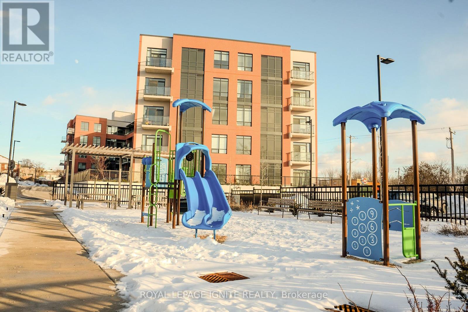 519 - 1010 DUNDAS STREET E - Photo 3 of 28, Whitby (Taunton North), Ontario