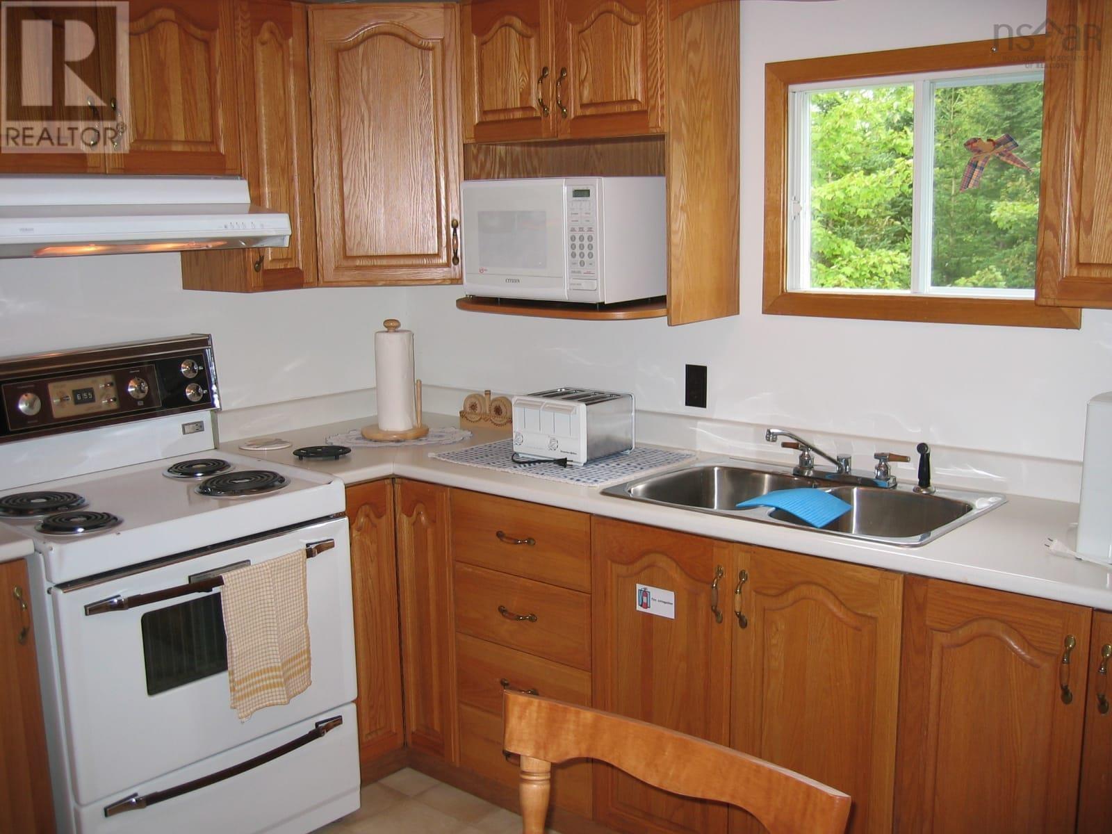 Property 11 of 15 of 116 MacIntosh Road, Port Shoreham