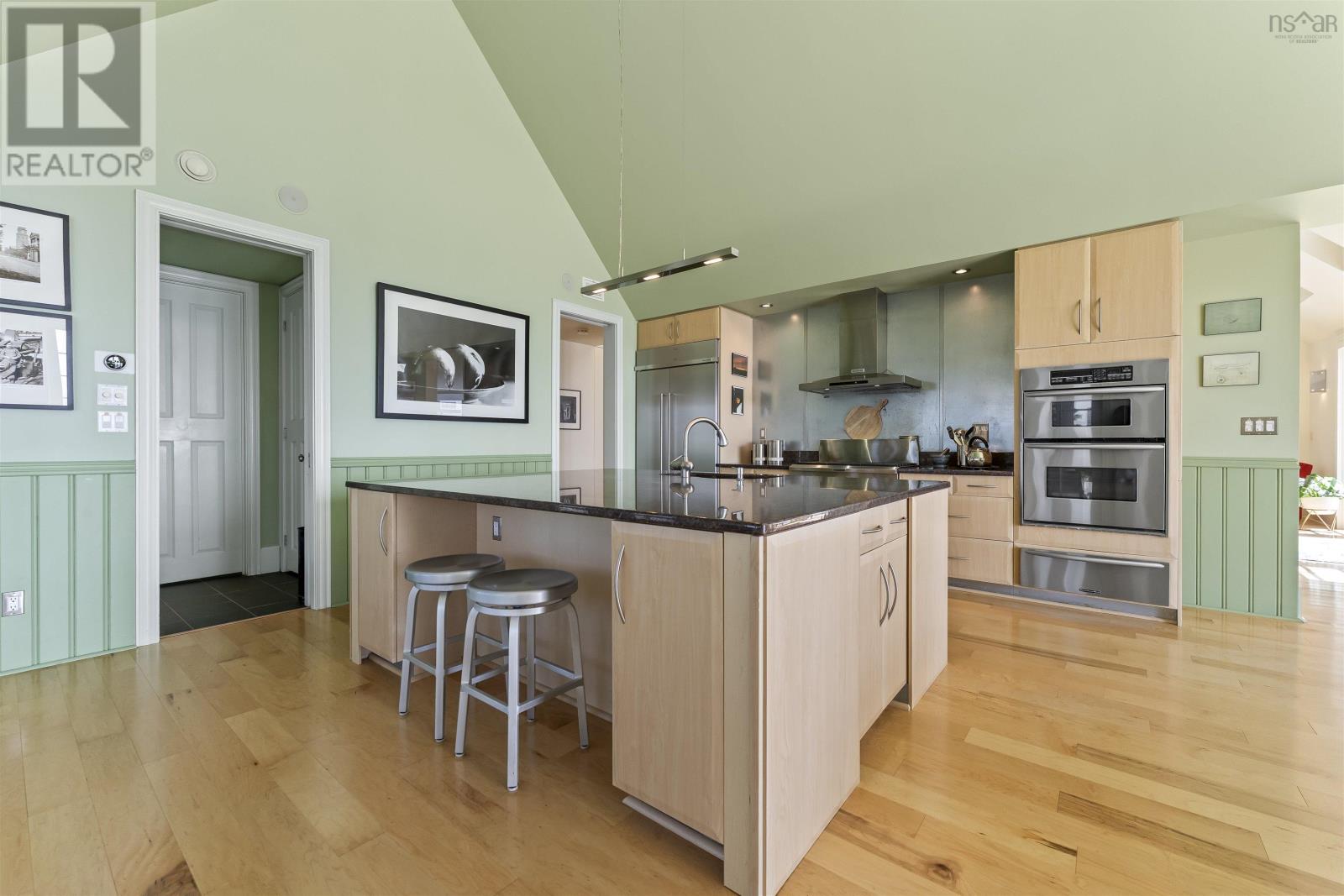 Property 14 of 44 of 604 Middle Road