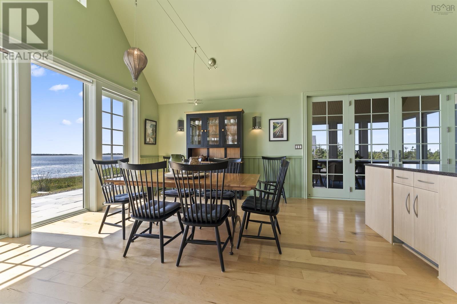 Property 15 of 44 of 604 Middle Road