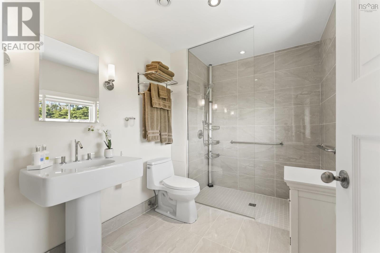 Property 30 of 44 of 604 Middle Road