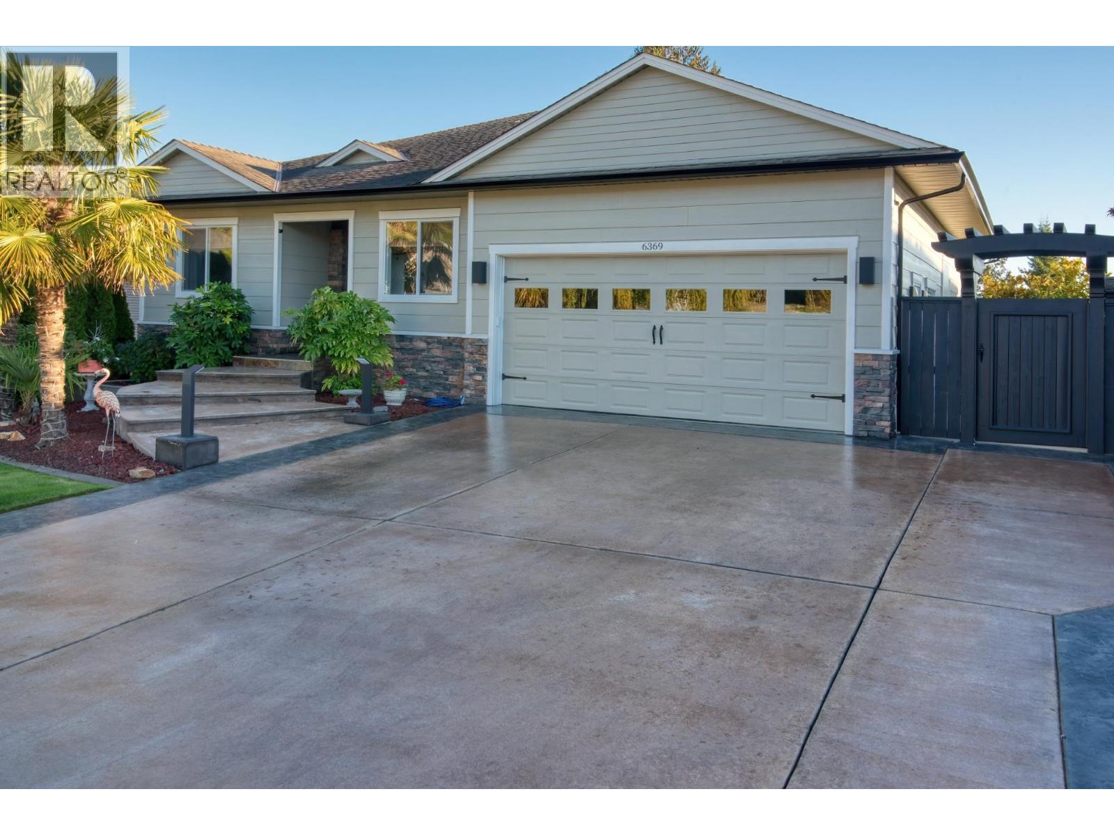 6369 JASPER ROAD, Sechelt