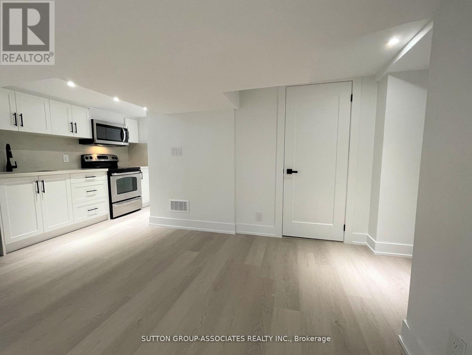 LOWER - 24 DUNRAVEN DRIVE - Photo 3 of 10, Toronto (Keelesdale-Eglinton West), Ontario