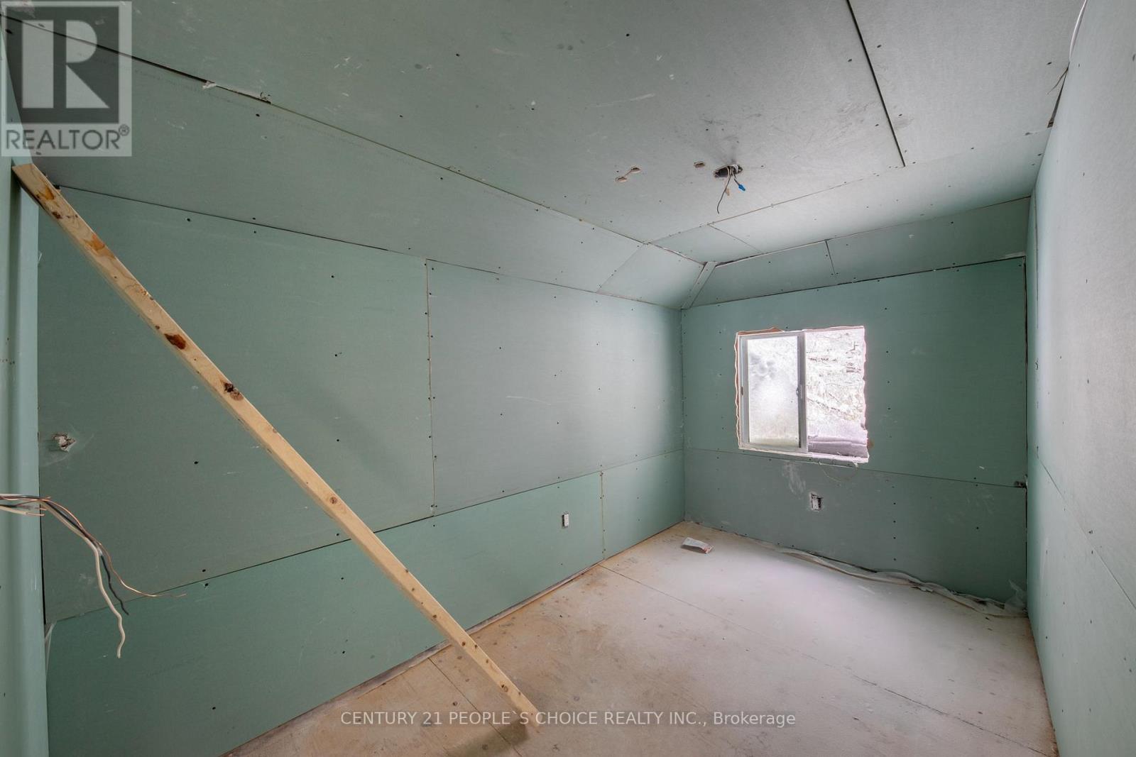 250 KINGFISHER AVENUE - 10