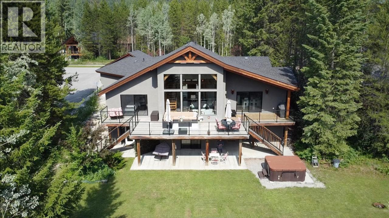 1529 QUARTZ Crescent - Main photo, Golden, British Columbia