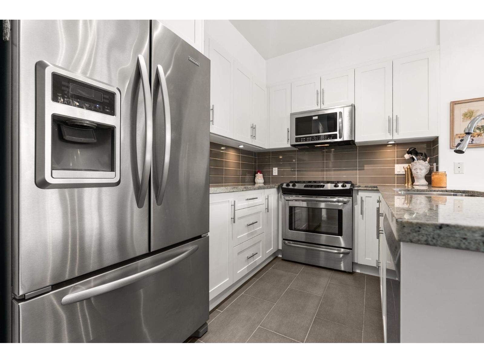 203 23255 BILLY BROWN ROAD, Langley