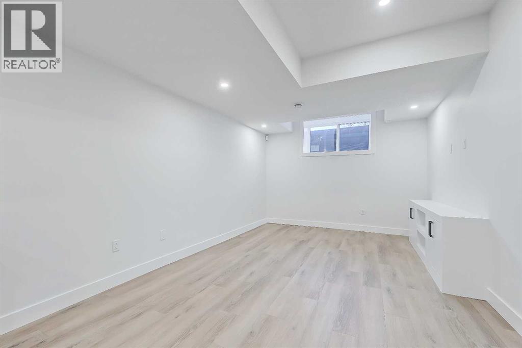 Single Family House for Sale in   Avenue NE Renfrew Calgary 