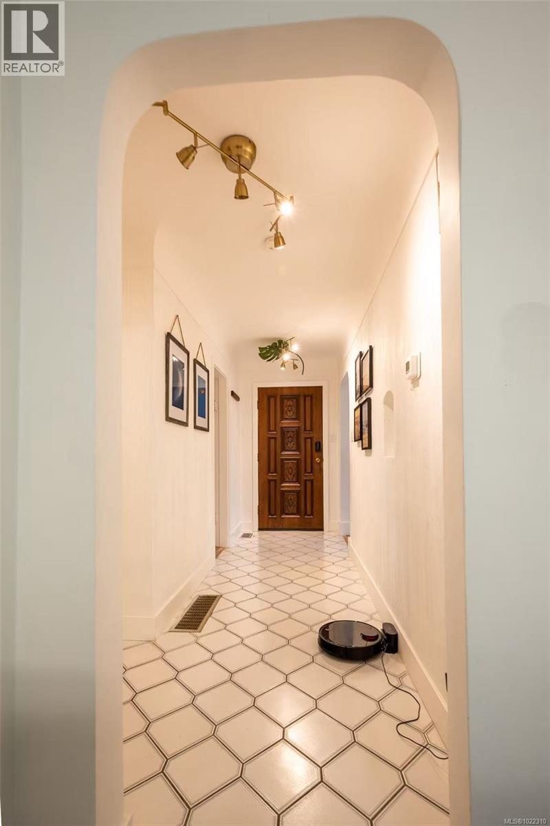 3956 Cedar Hill Cross Rd, Saanich