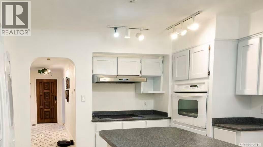 3956 Cedar Hill Cross Rd, Saanich