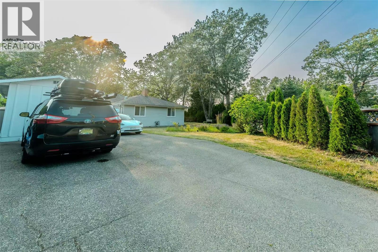 3956 Cedar Hill Cross Rd, Saanich