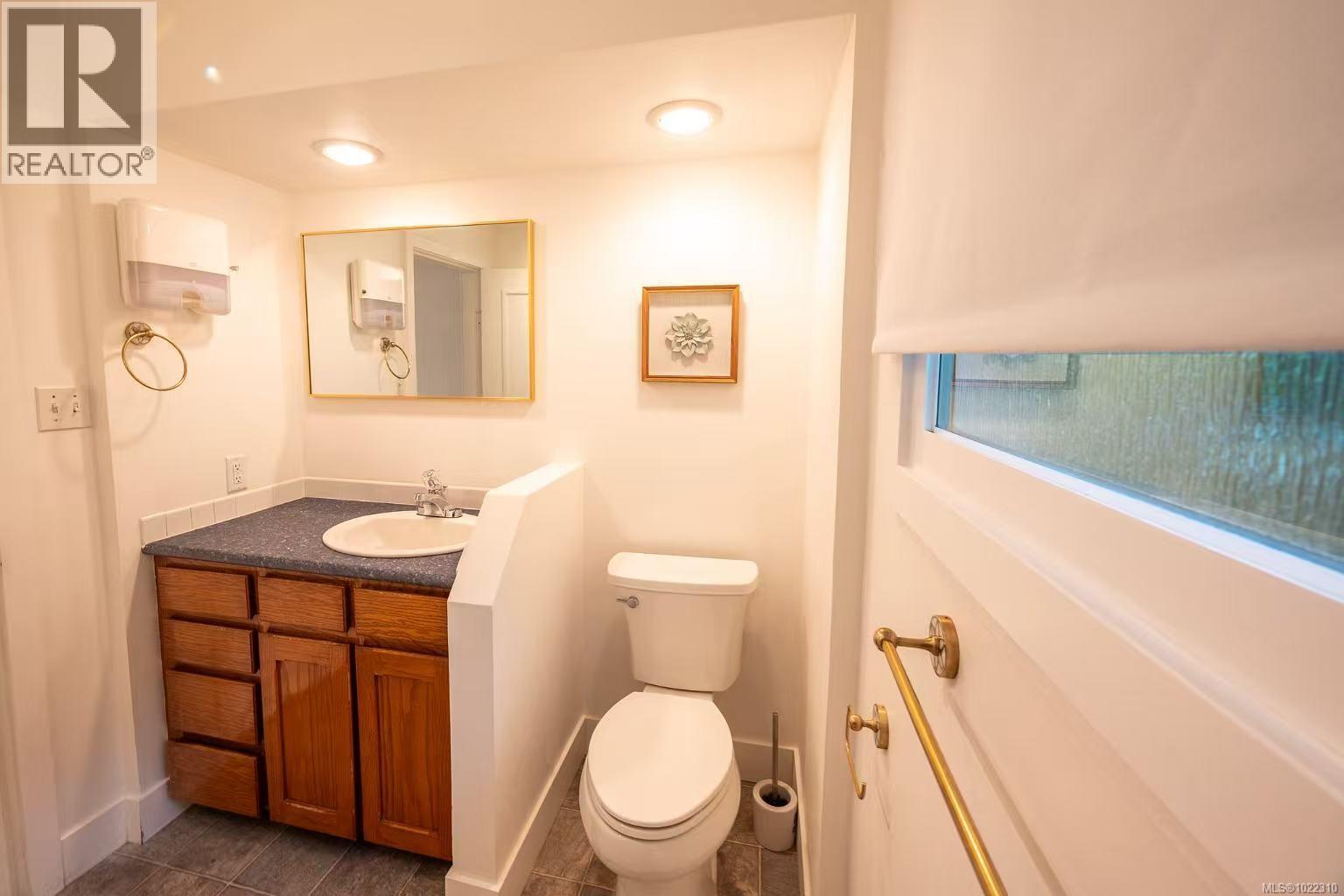 3956 Cedar Hill Cross Rd, Saanich