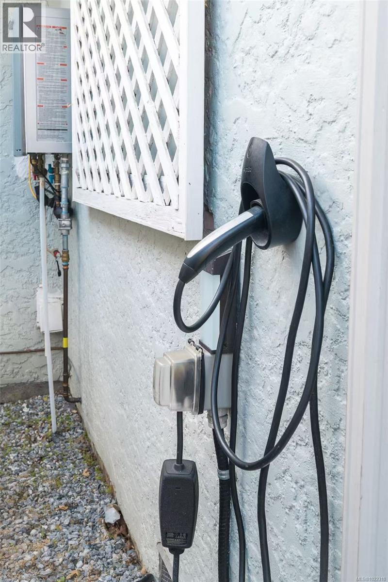 3956 Cedar Hill Cross Rd, Saanich