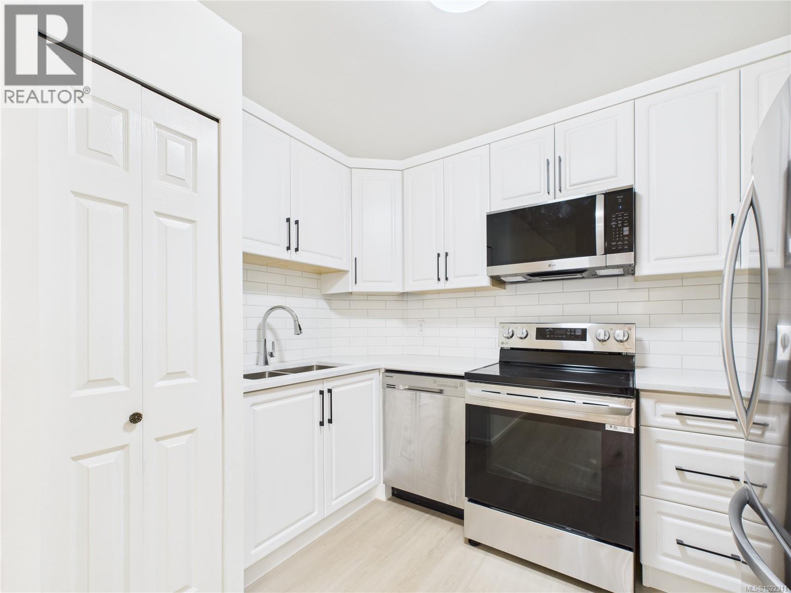 102 1028 Balmoral Road, Victoria