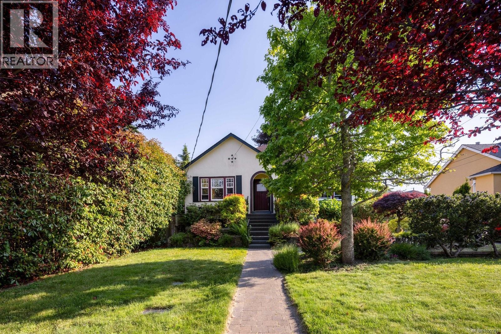  2535 Dalhousie Street, Oak Bay