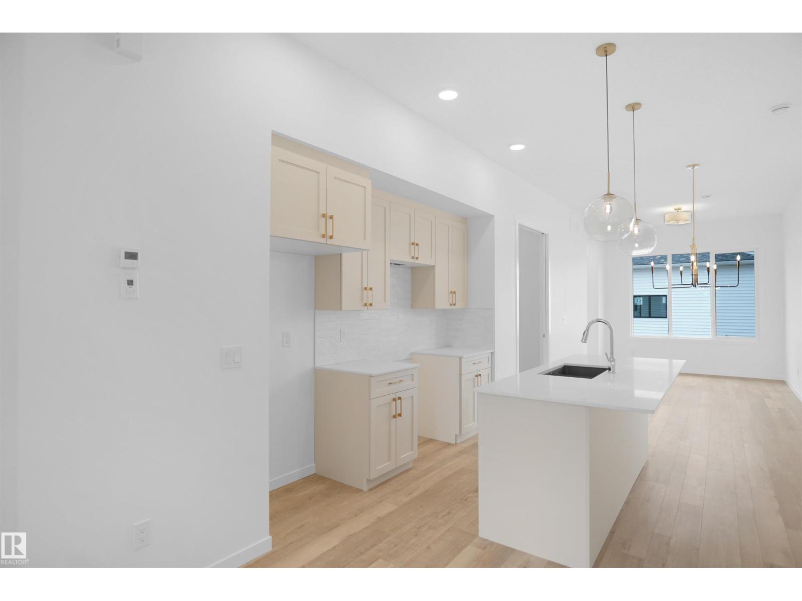 20609 42 AV NW, Edmonton