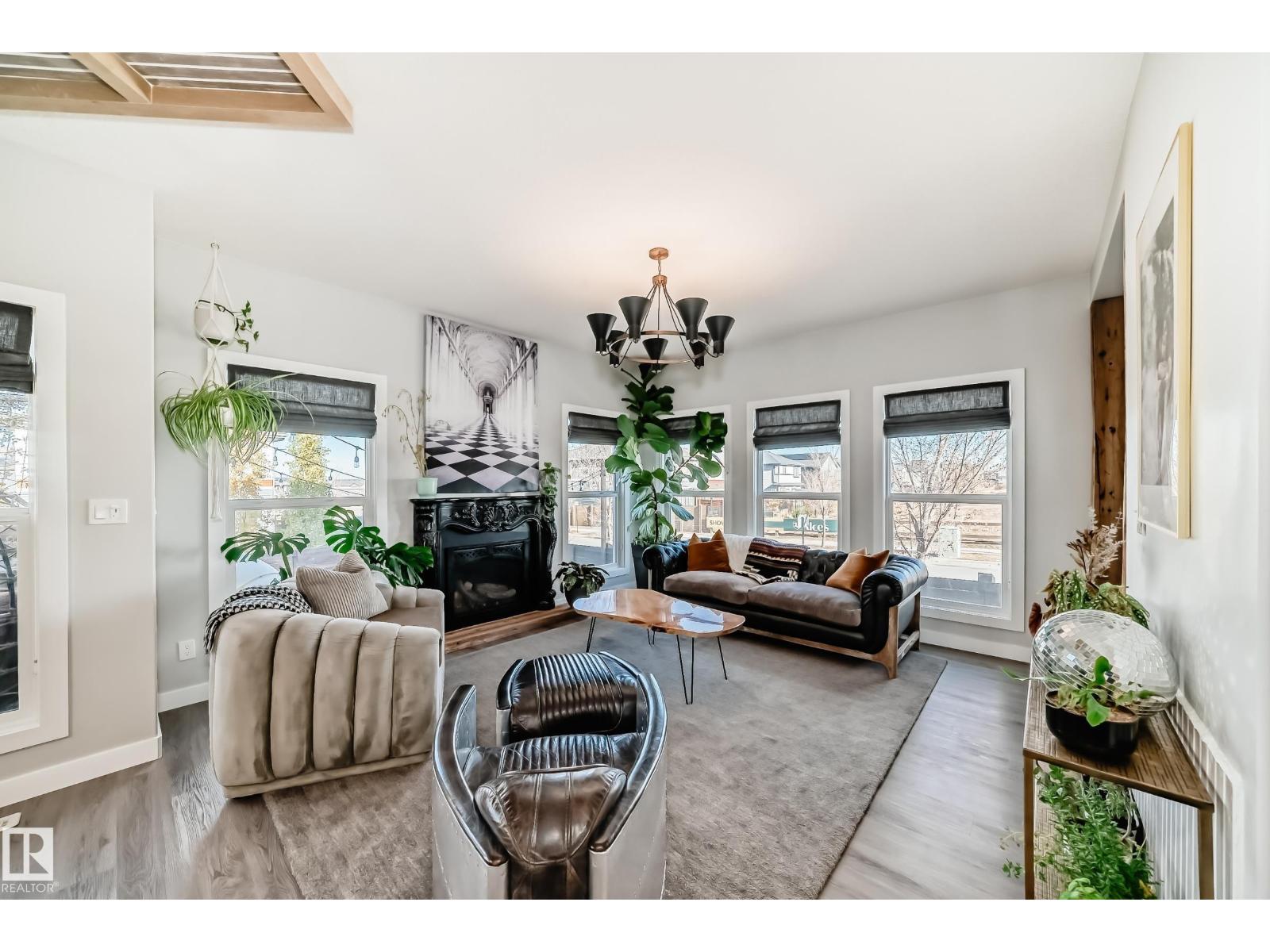 4004 6 AV SW, Edmonton