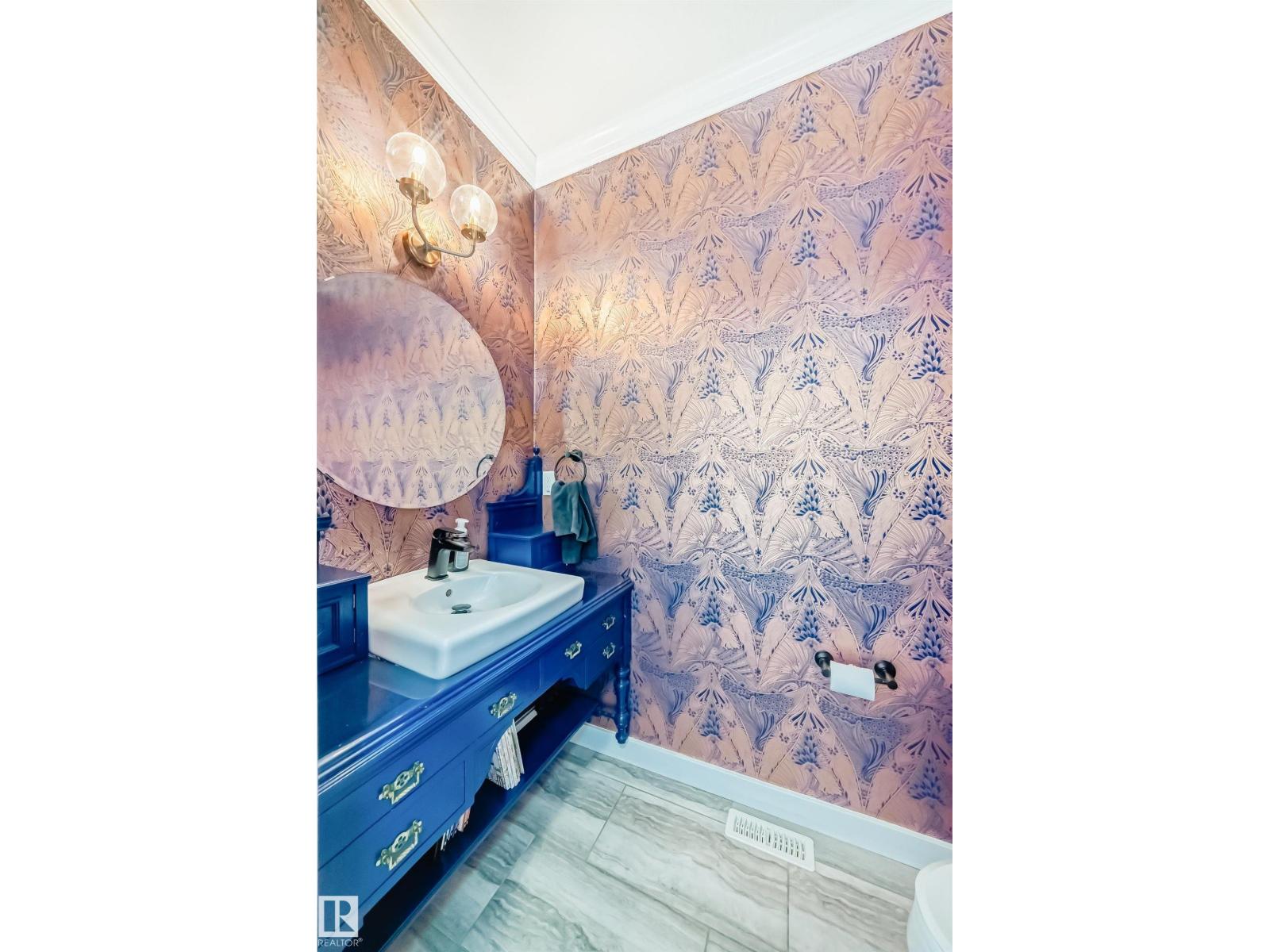 4004 6 AV SW, Edmonton