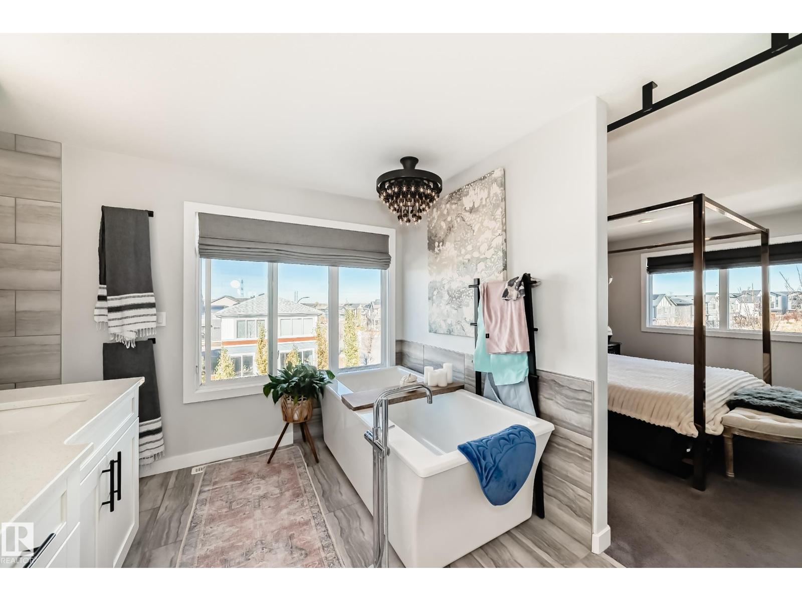 4004 6 AV SW, Edmonton