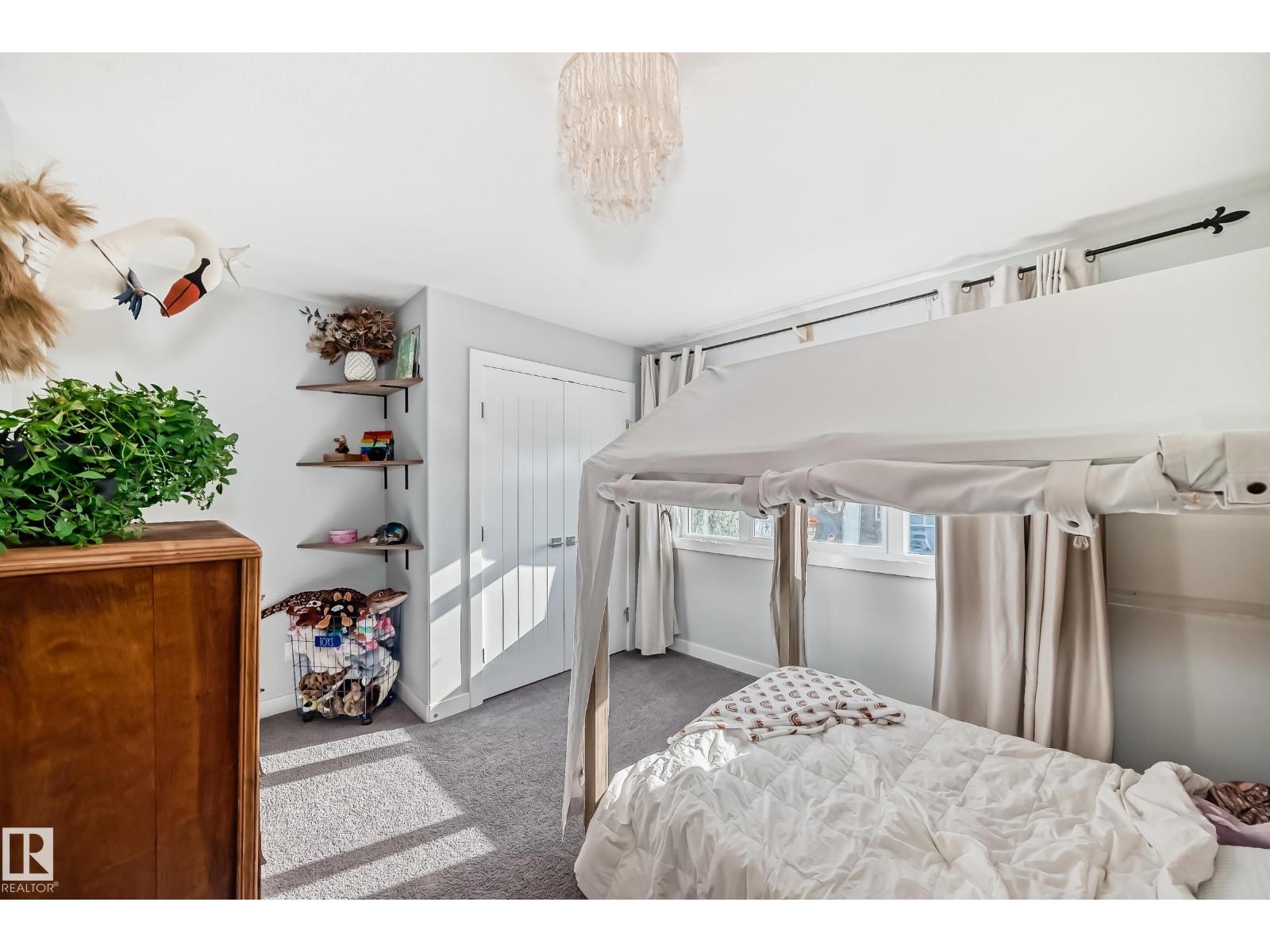 4004 6 AV SW, Edmonton