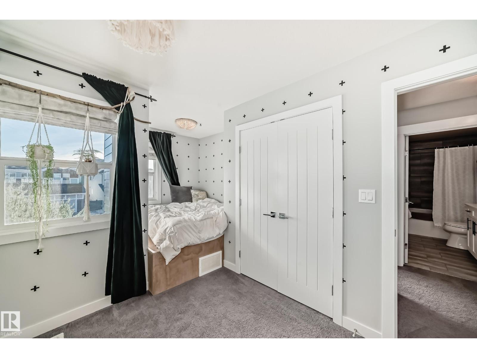 4004 6 AV SW, Edmonton