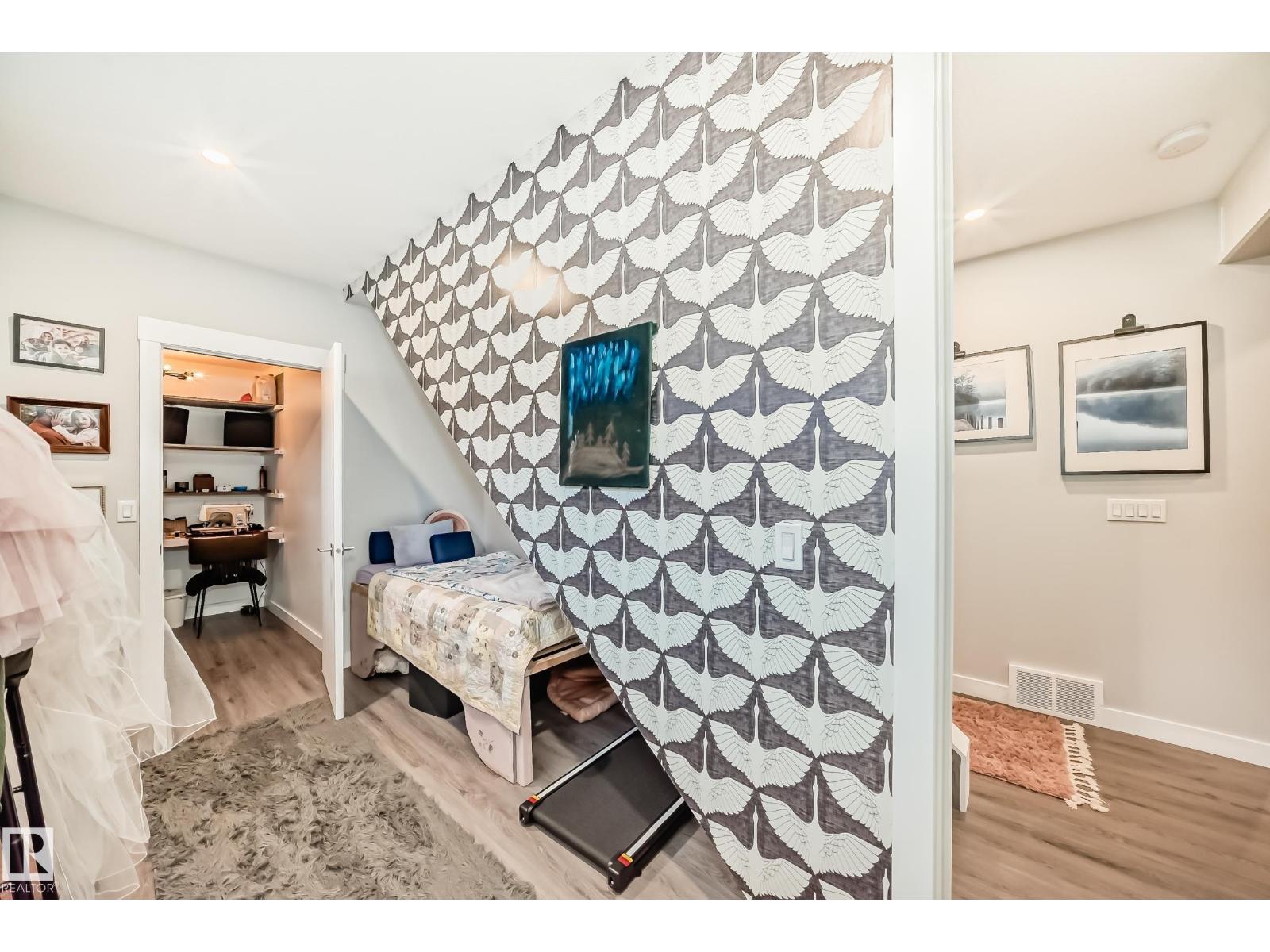 4004 6 AV SW, Edmonton