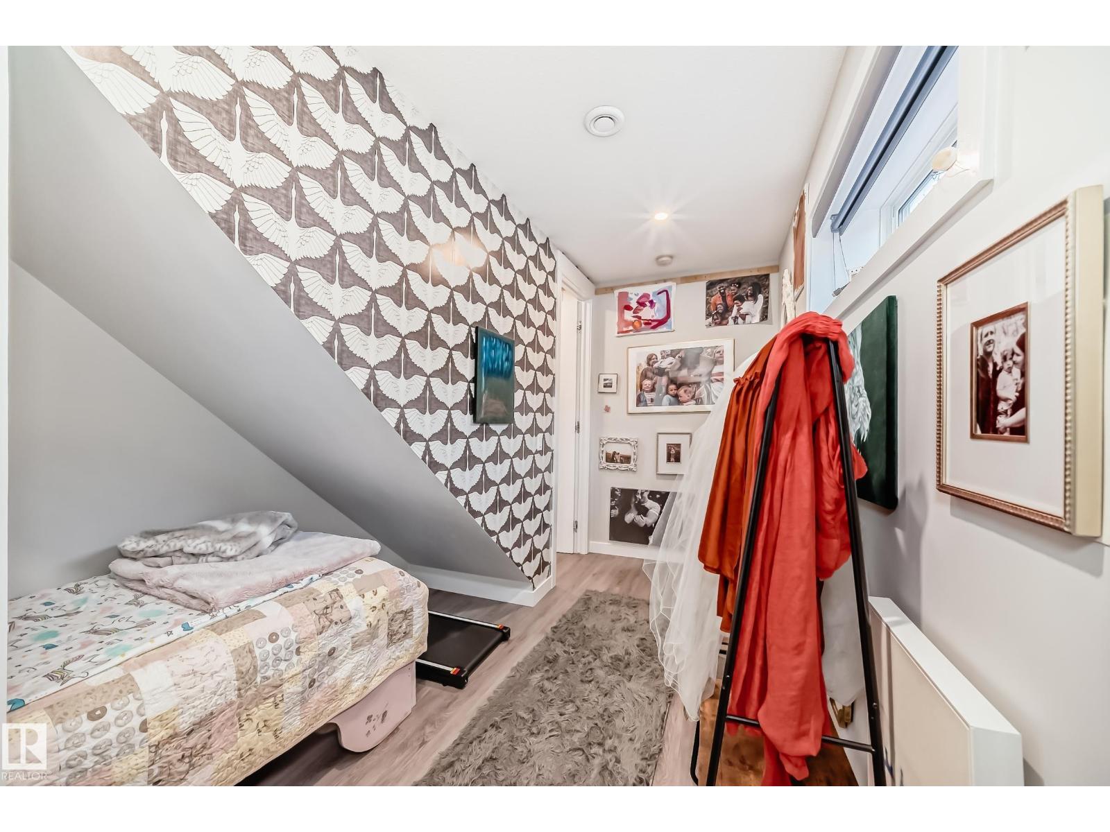 4004 6 AV SW, Edmonton