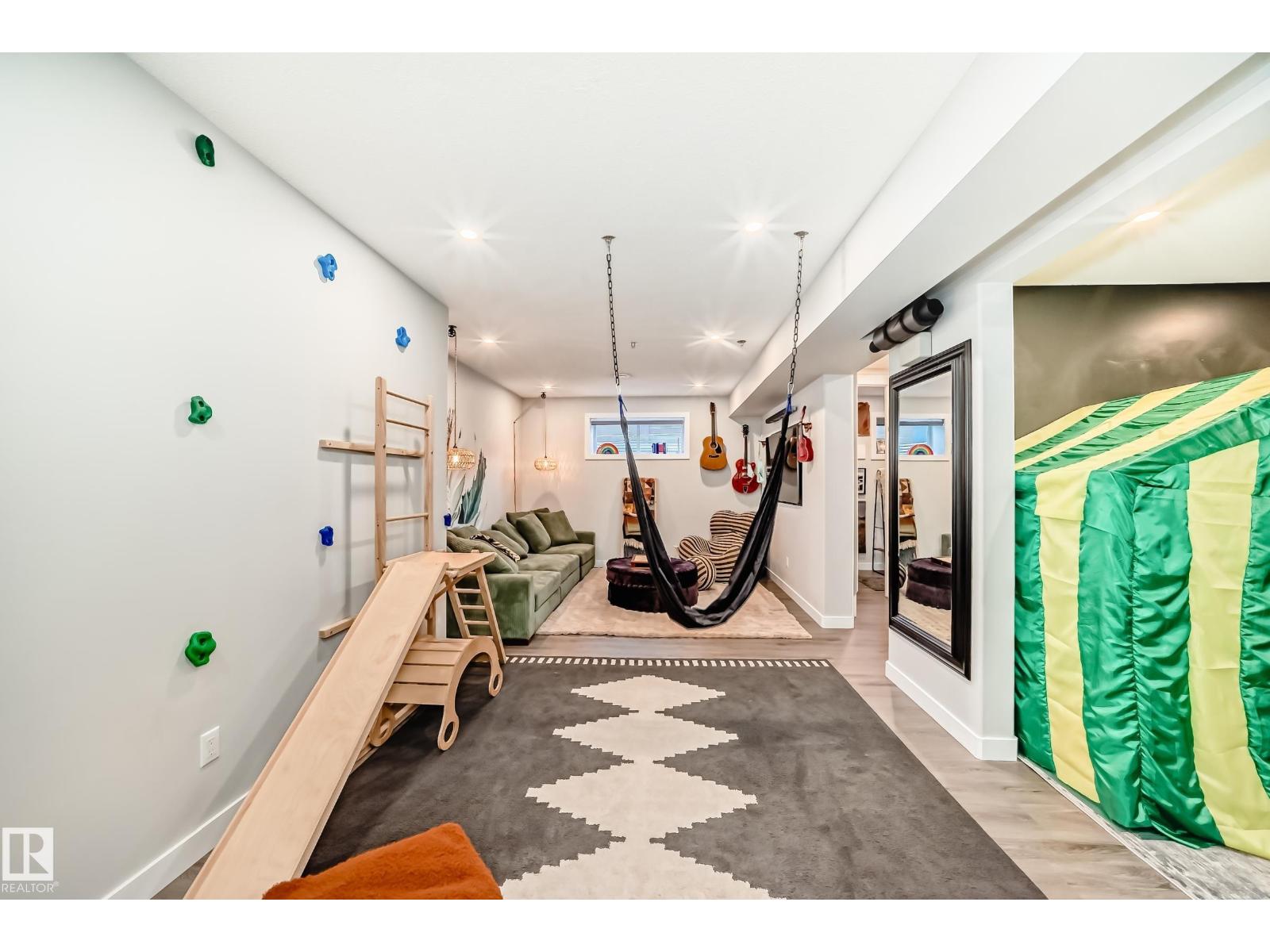 4004 6 AV SW, Edmonton