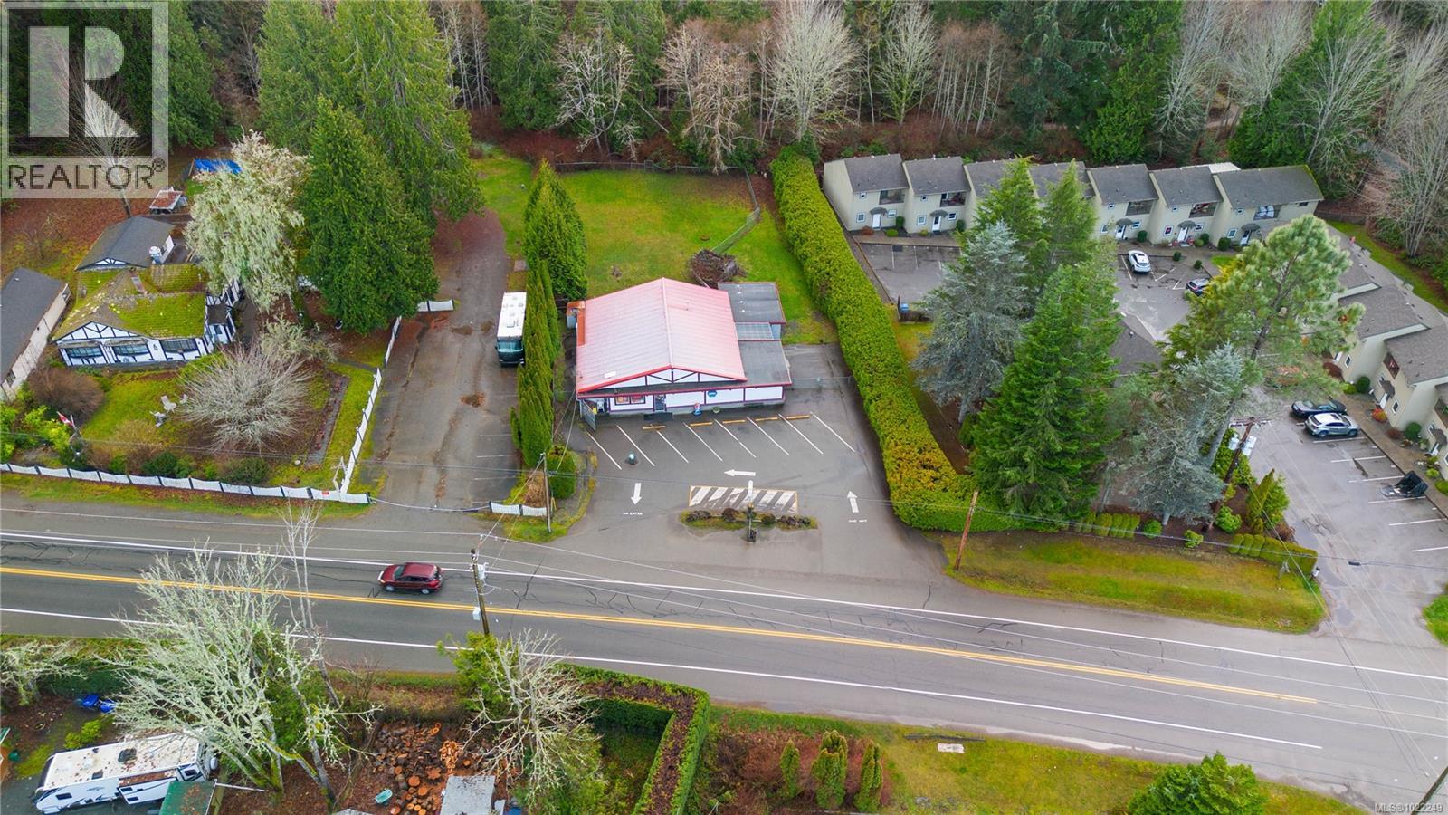 3346 ISLAND HWY W - 10