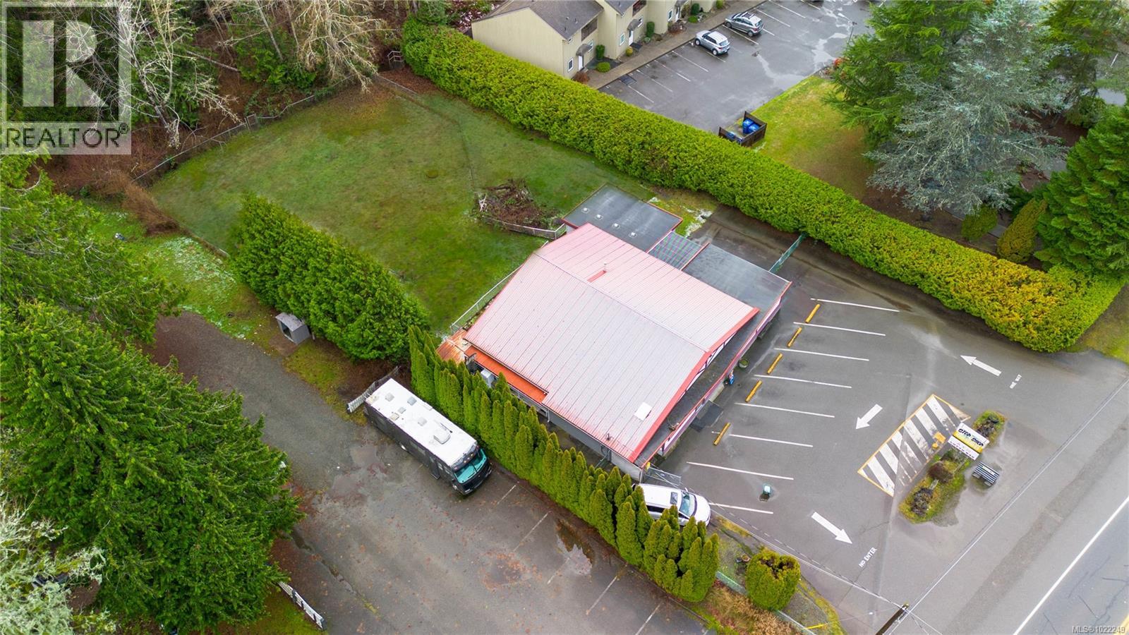 3346 ISLAND HWY W - 23