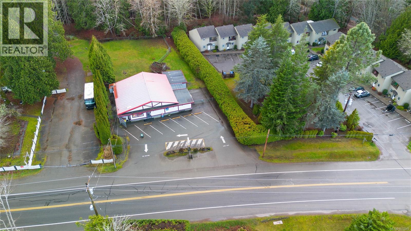 3346 ISLAND HWY W - 9