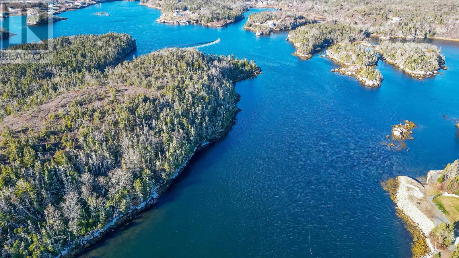 Property 3 of 11 of 2&3 Privateer Island