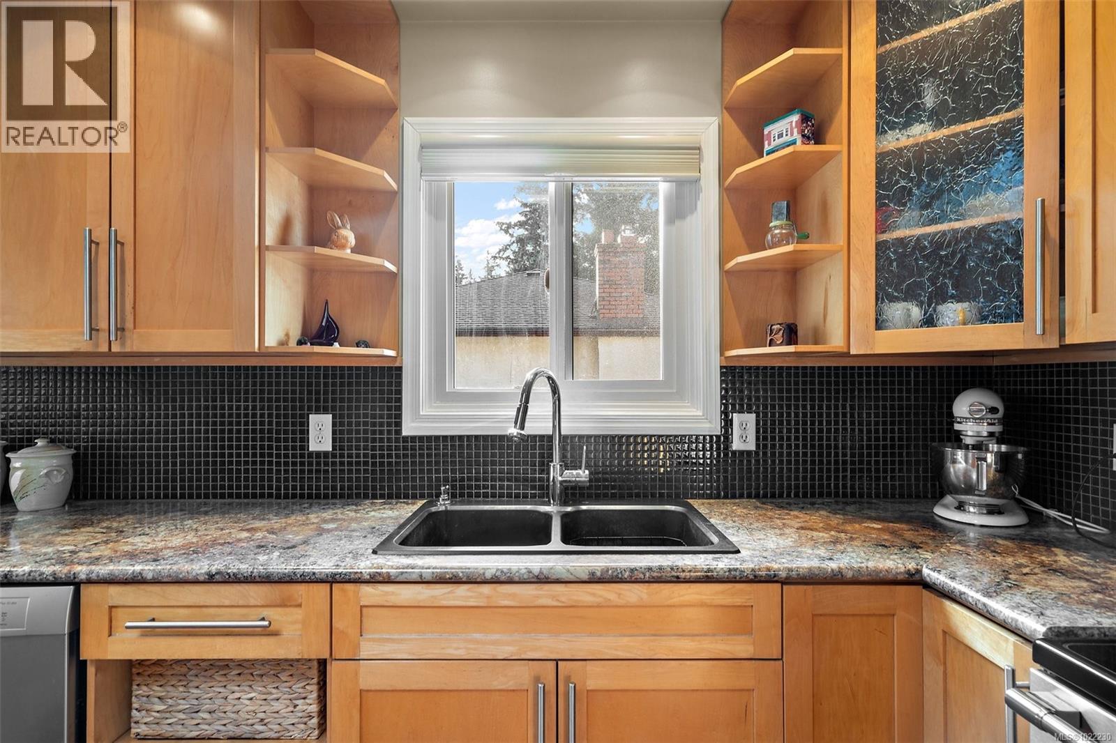 7719 Azurene Pl, Central Saanich