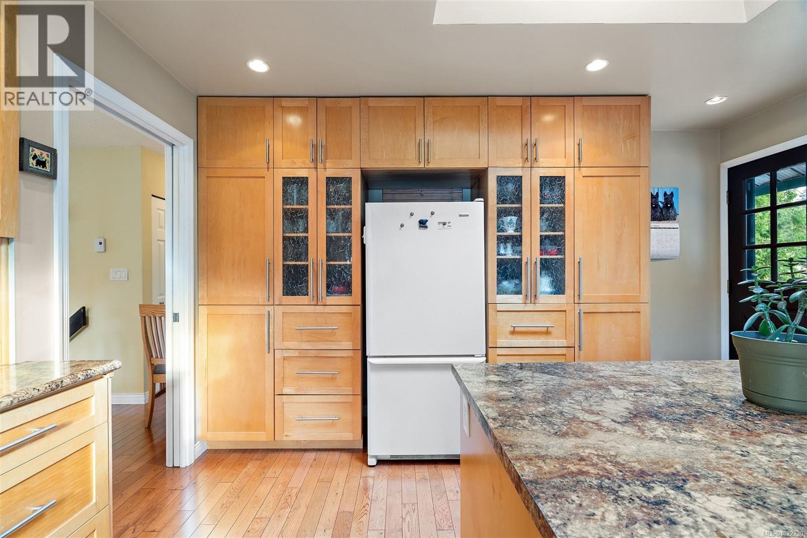 7719 Azurene Pl, Central Saanich