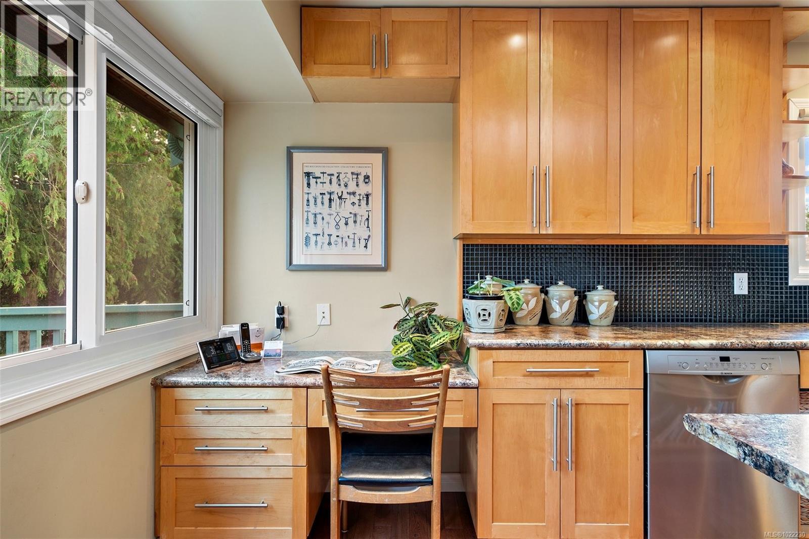 7719 Azurene Pl, Central Saanich