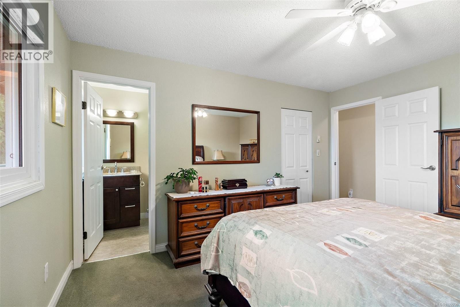 7719 Azurene Pl, Central Saanich