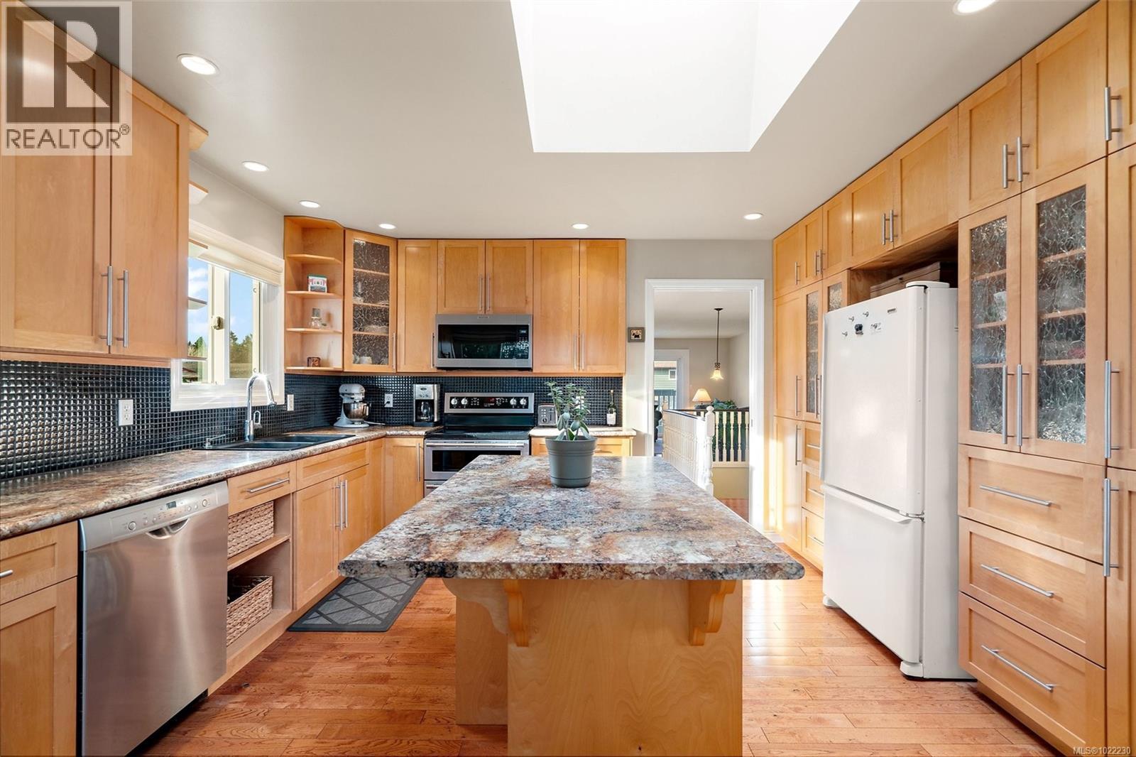 7719 Azurene Pl, Central Saanich