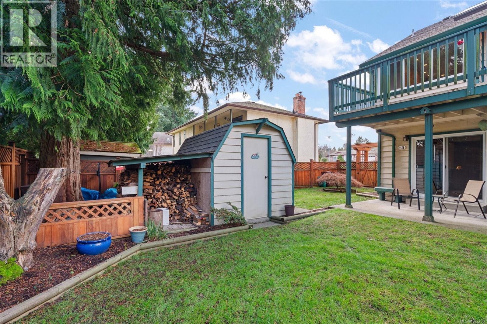 7719 Azurene Pl, Central Saanich