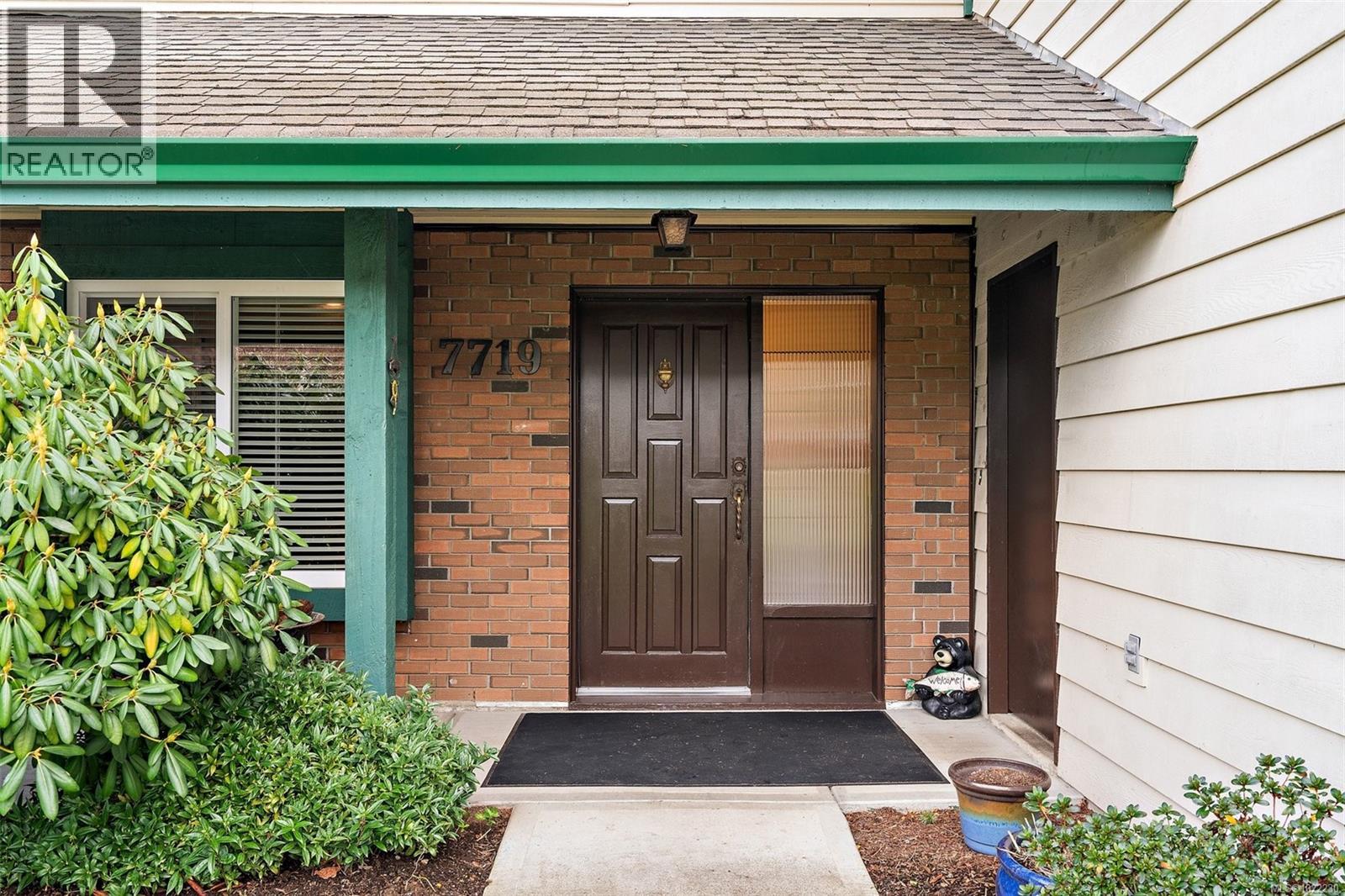 7719 Azurene Pl, Central Saanich