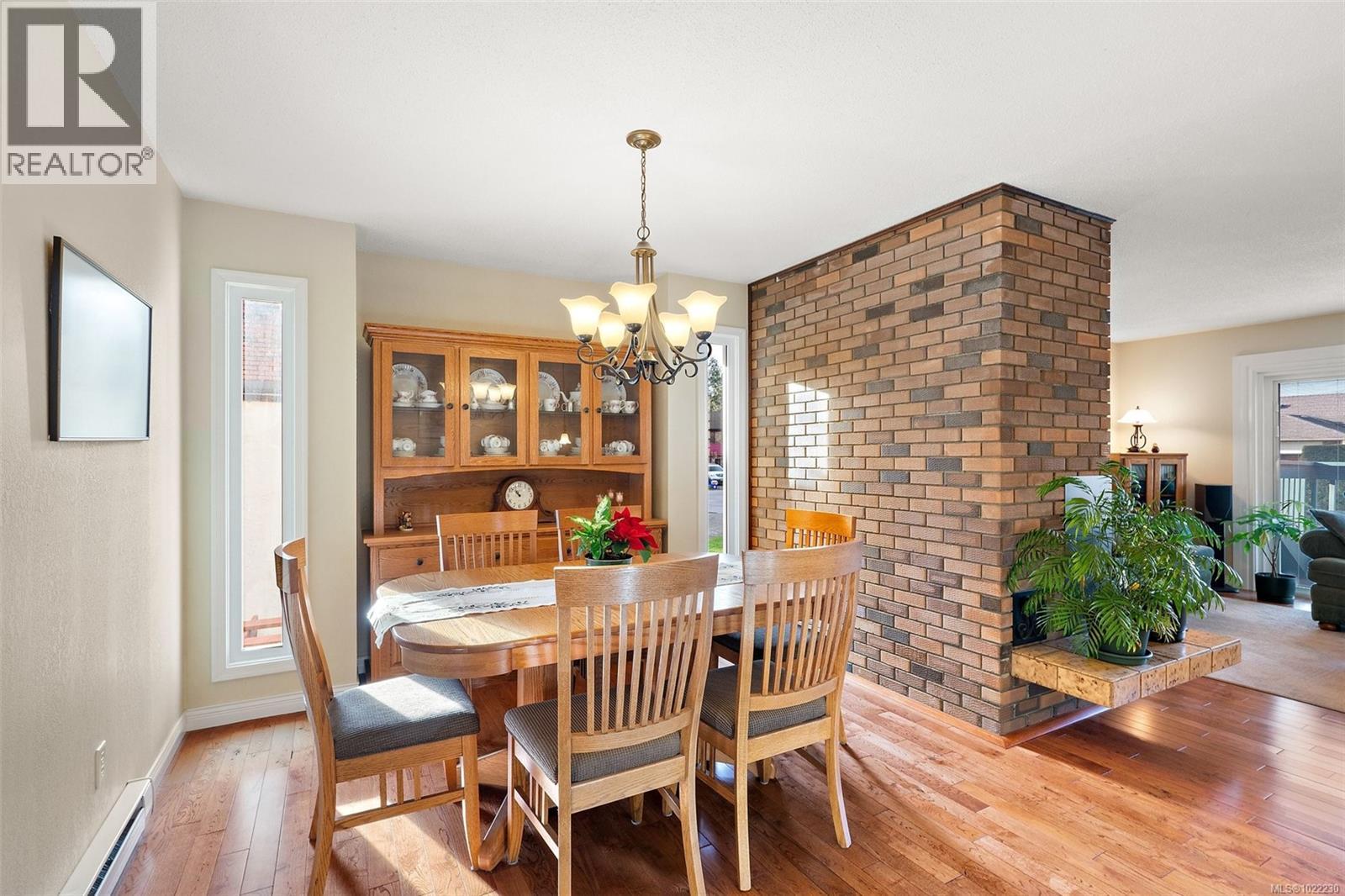 7719 Azurene Pl, Central Saanich