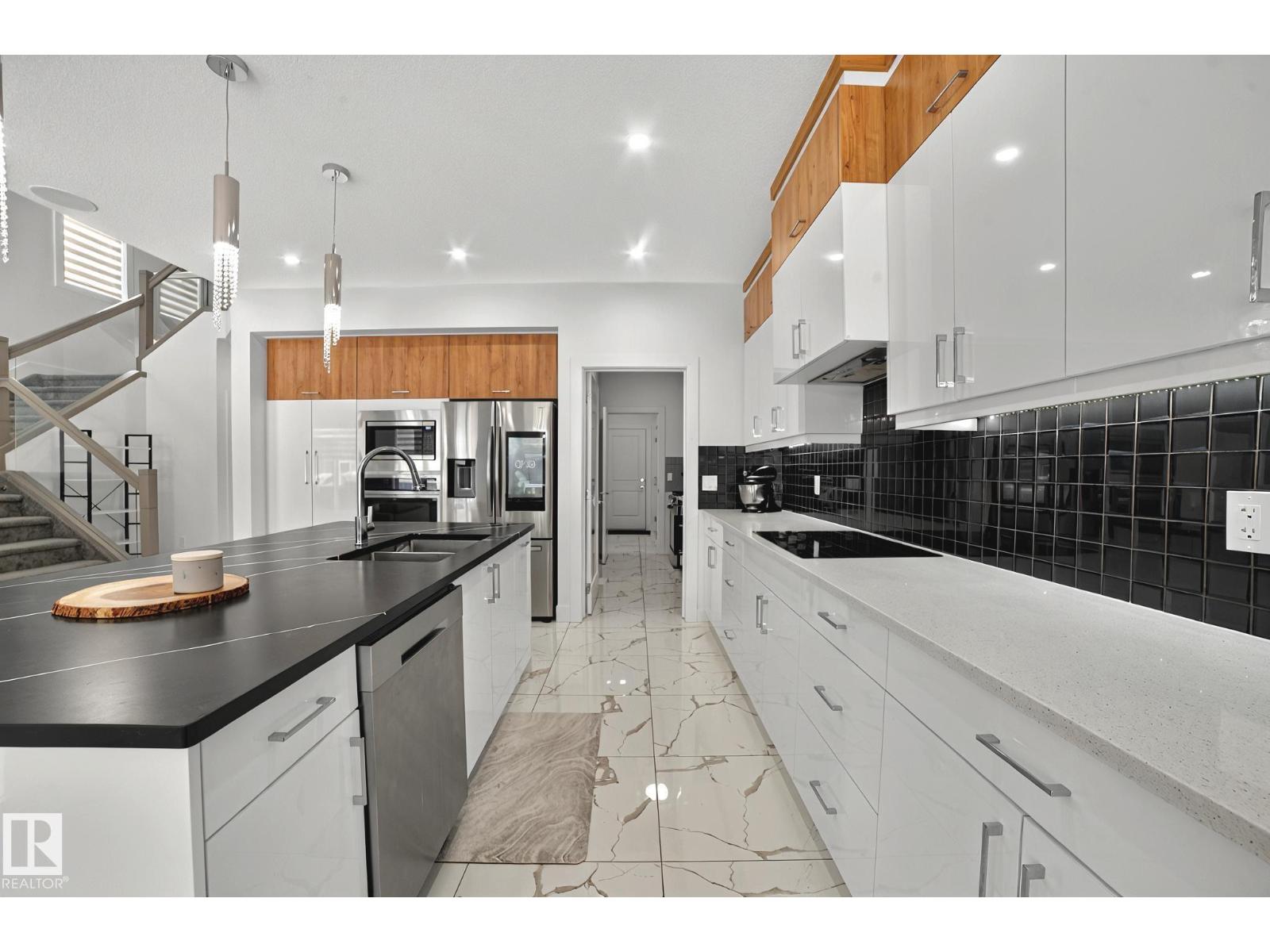 15023 15 ST NW, Edmonton