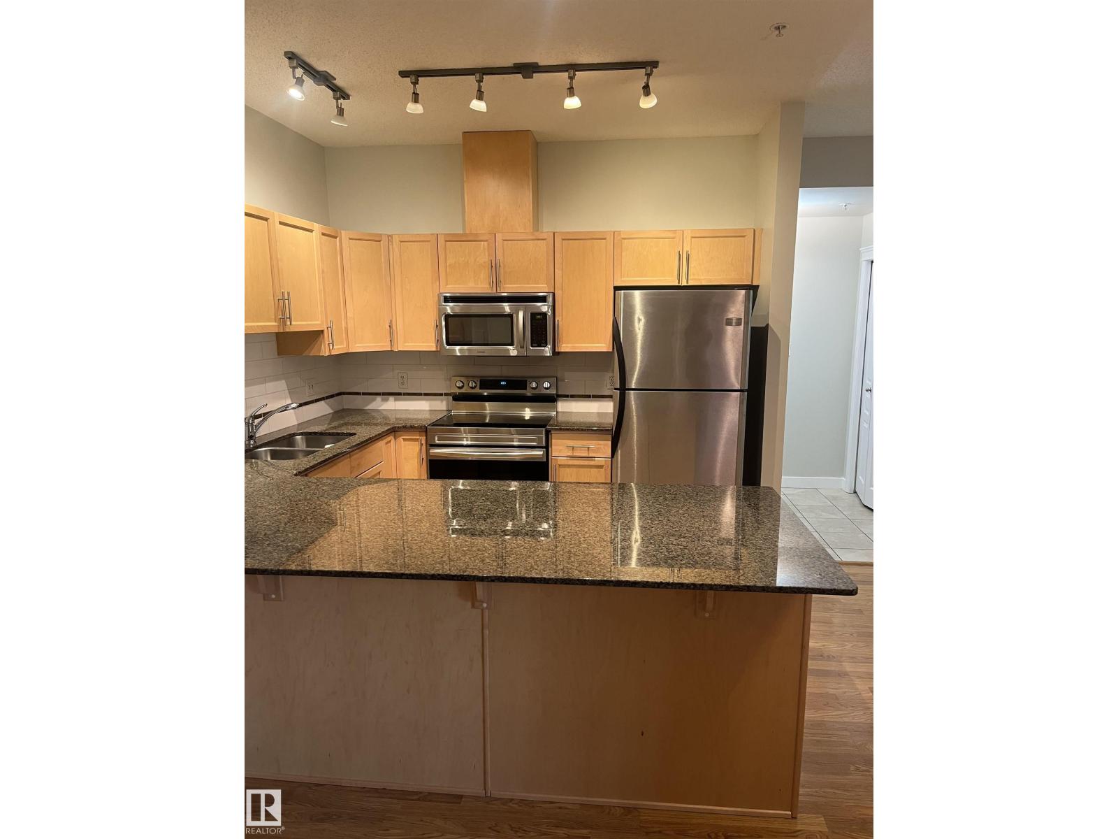 #110 10333 112 ST NW, Edmonton