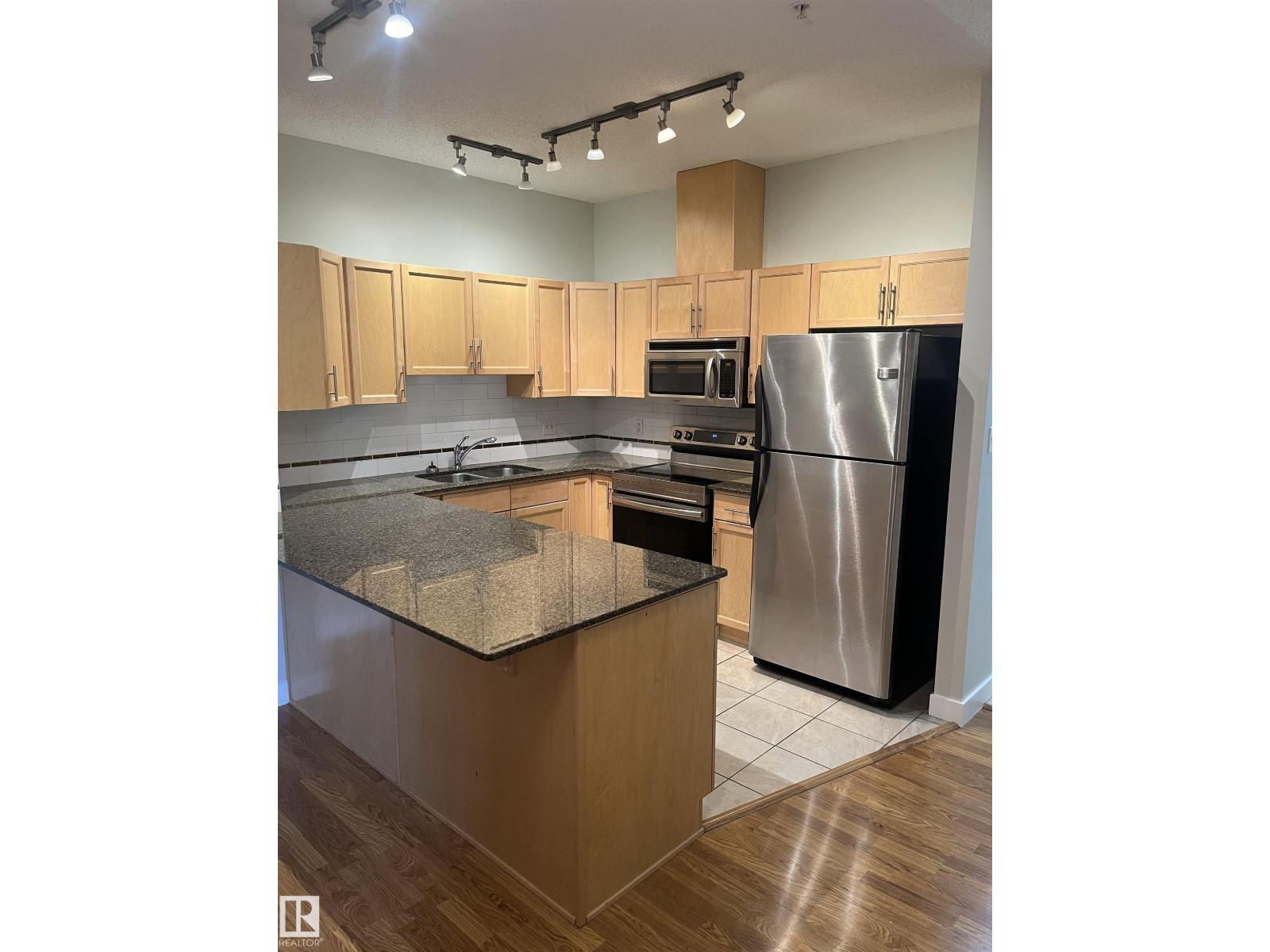 #110 10333 112 ST NW, Edmonton