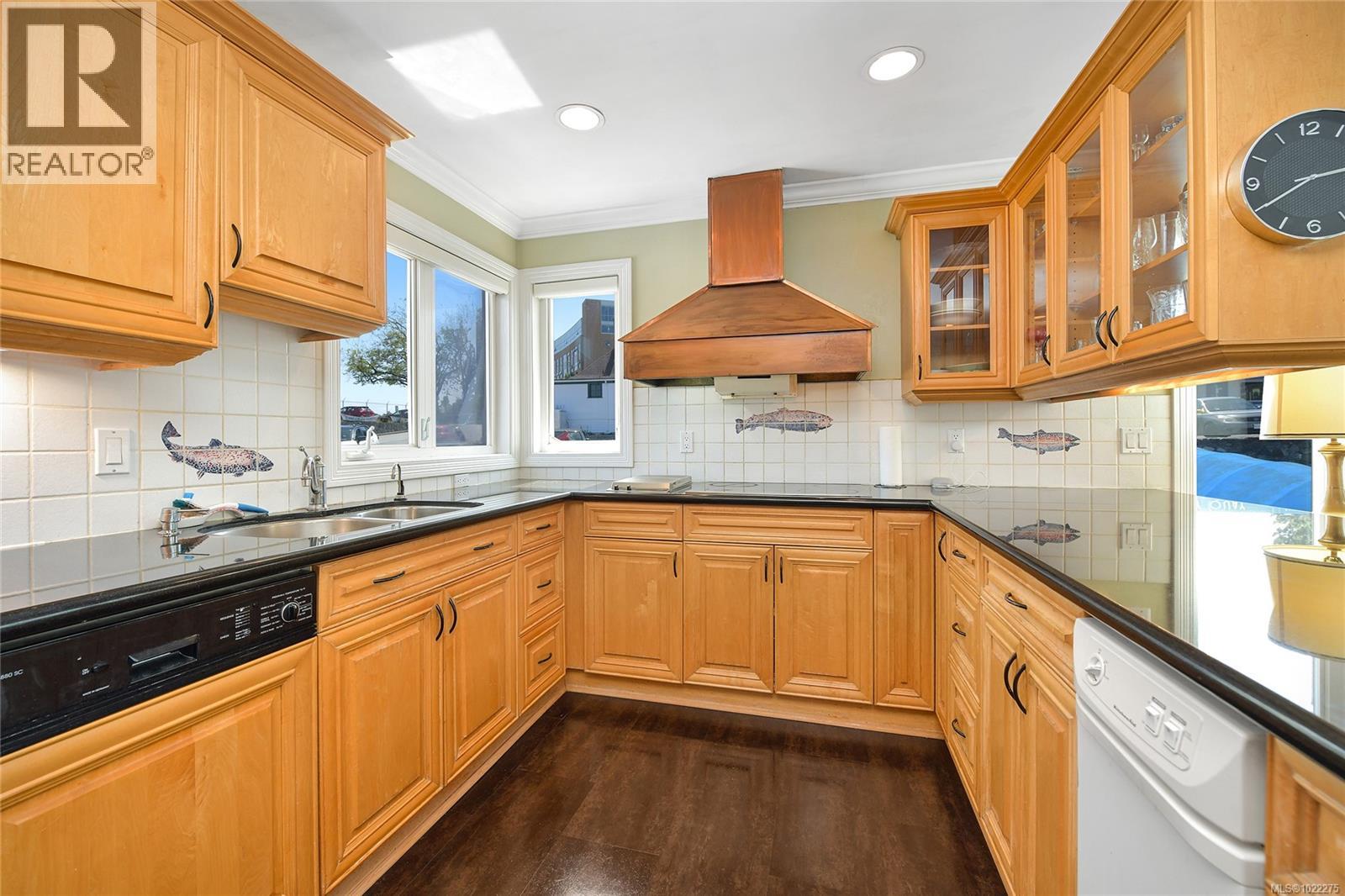 27 453 Head Street, Esquimalt