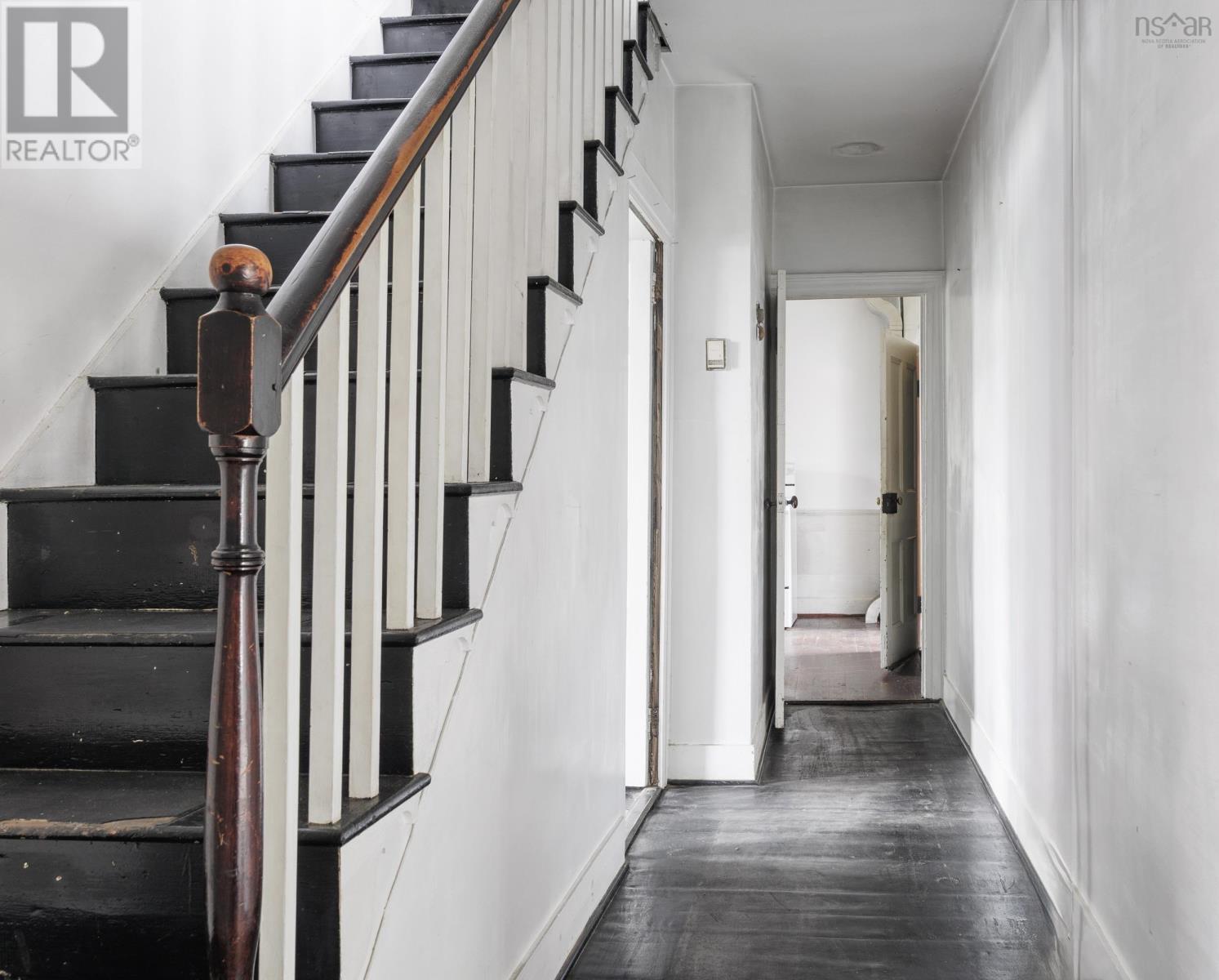 Property 31 of 49 of 29 Willow Street