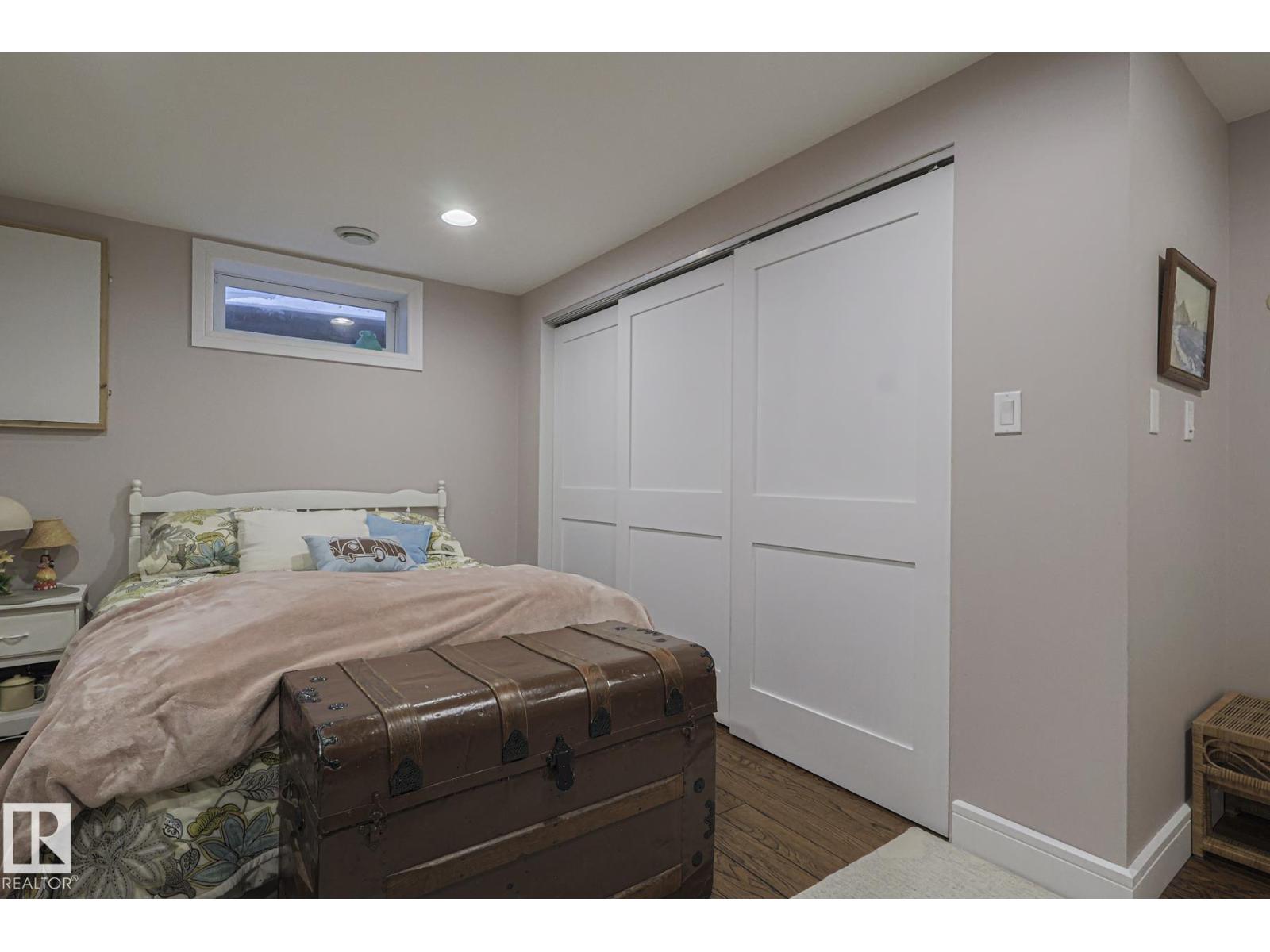 Single Family House Bungalow for Sale in  Bellevue CR St. Albert 