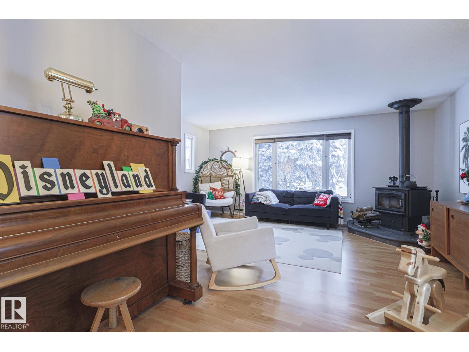 Single Family House Bungalow for Sale in  Bellevue CR St. Albert 