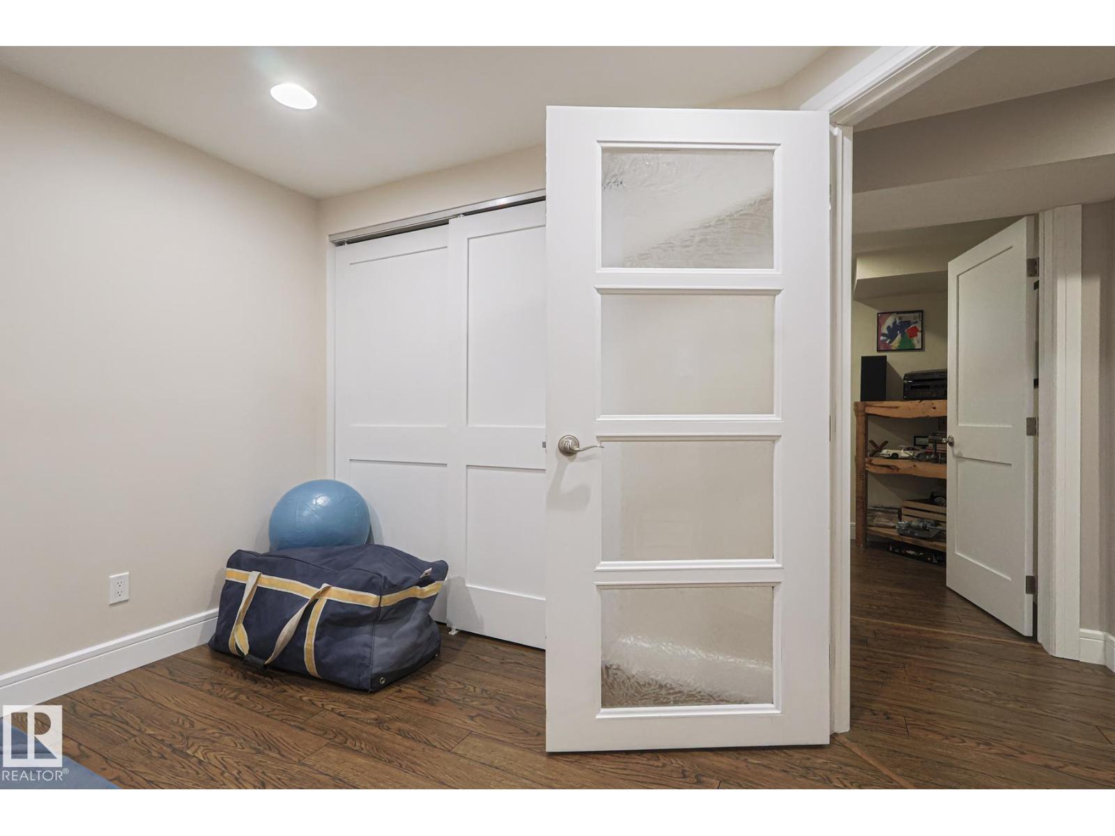 Single Family House Bungalow for Sale in  Bellevue CR St. Albert 