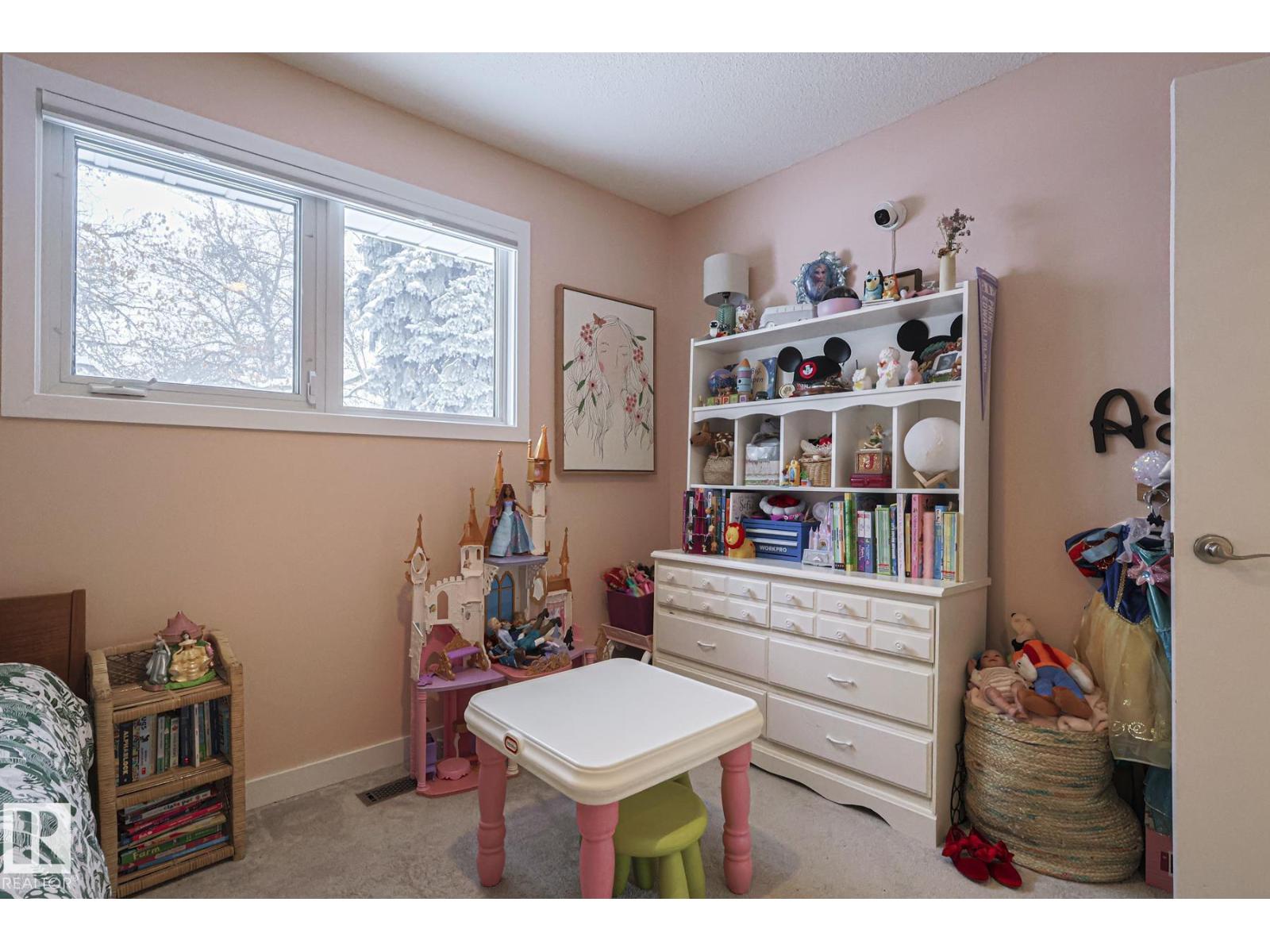 Single Family House Bungalow for Sale in  Bellevue CR St. Albert 